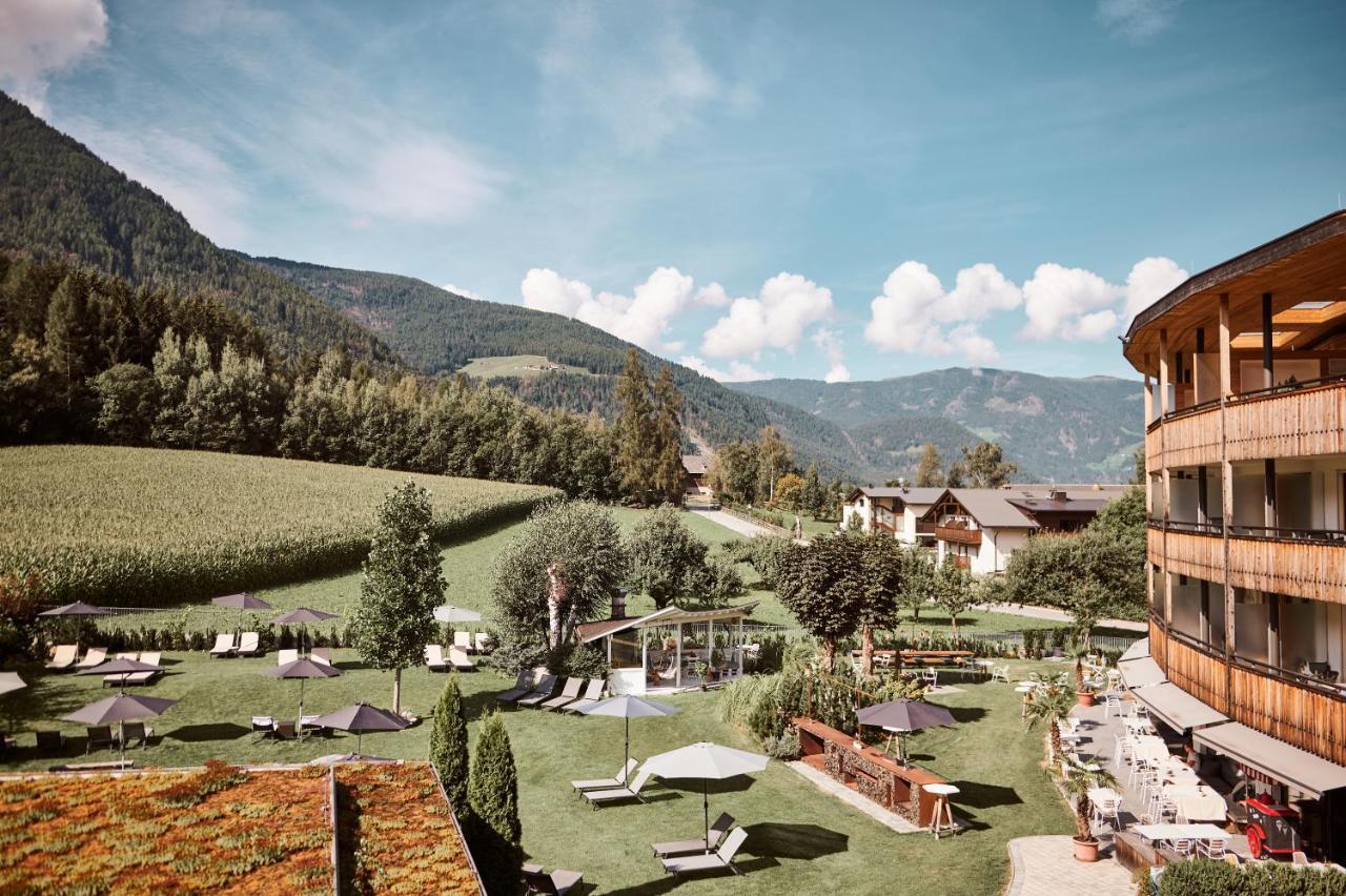 Hotel Petrus Bruneck Exteriör bild