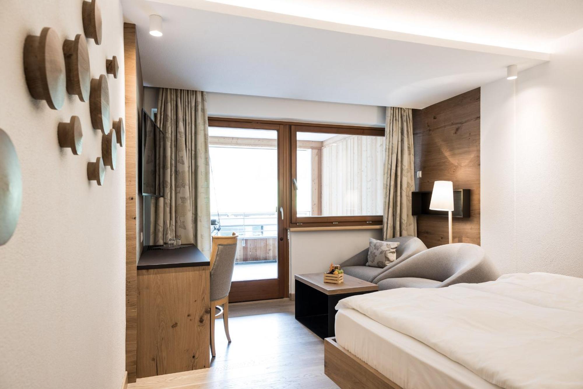 Hotel Petrus Bruneck Exteriör bild