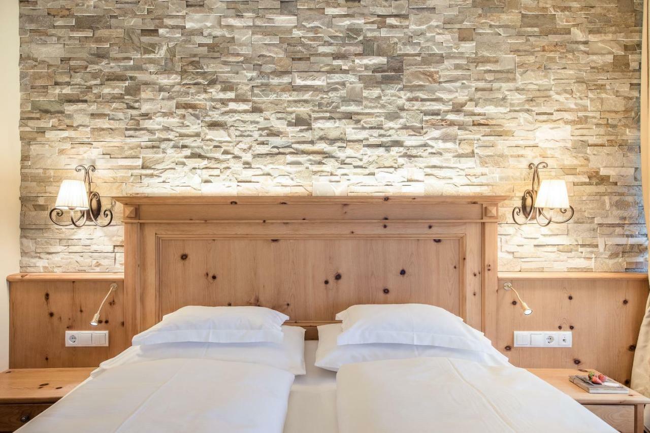 Hotel Petrus Bruneck Exteriör bild